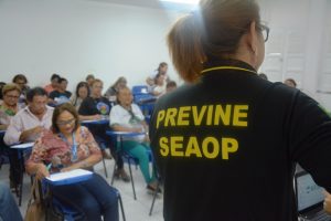 Secretaria de Estado de Segurança Pública do Amazonas (SSP-AM) realizou, nesta sexta-feira (25), uma ação social para alunos do curso de Inclusão Digital ‘Qualidade de Vida na Melhor Idade’, voltado para pessoas com mais de 50 anos. A ação foi coordenada pelo Programa de Redução da Violência e Combate ao Uso de Narcóticos e Entorpecentes (Previne)