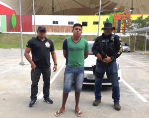 Policiais da SSP-AM recapturam foragido do Compaj no bairro Nova Cidade - Fotos: Anny Paiva (SSP-AM)