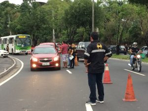 Seis pessoas morreram vítimas de acidentes de trânsito e dez motoristas foram flagrados dirigindo embriagados, sendo que nove deles foram presos e vão responder por crime de trânsito