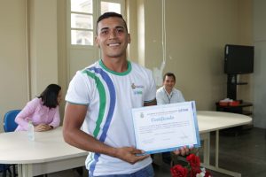 Imagem da notícia - Ex-limpadores de para-brisa concluem curso de qualificação profissional