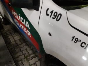 Imagem da notícia - Policiais Militares da 19º CICOM apreendem infratores por assalto e roubo de veículo na Ponta Negra
