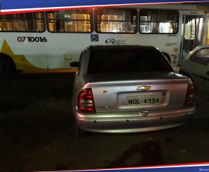 Imagem da notícia - Policiais militares resgatam carro roubado na comunidade Valparaiso, zona norte de Manaus 