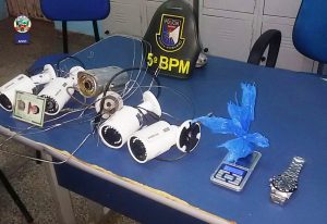 Imagem da notícia - Polícia Militar detém em Coari homem que traficava drogas e usava sistema de câmeras para monitorar a via pública