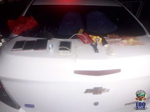 Imagem da notícia - Policiais militares atuando na Operação Águia detém assaltantes no bairro Cachoeirinha, em Manaus