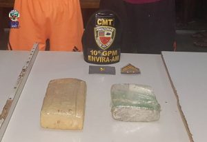 Imagem da notícia - Polícia Militar detém dupla por tráfico de drogas no município de Envira
