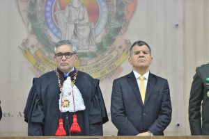 Imagem da notícia - Vice-governador e secretário de segurança, Bosco Saraiva, participa da posse do juiz de Direito Elci Simões no cargo de desembargador do TJAM