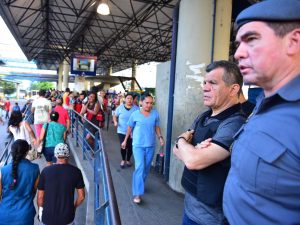 Imagem da notícia - Reforço policial garante segurança nos terminais de integração de ônibus