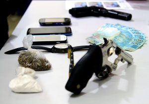 Imagem da notícia - Polícia Civil apresenta trio que roubou R$ 14 mil de loja em shopping na zona centro-sul de Manaus