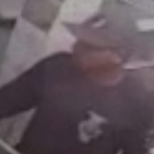 Imagem da notícia - Polícia Civil pede o apoio da população para identificar e prender autor de roubo em padaria no bairro Santo Antônio   