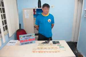 Imagem da notícia - Polícia Militar detém infrator por porte ilegal de arma de fogo e corrupção ativa na AM-010