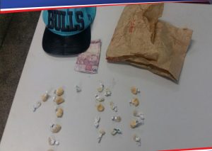 Imagem da notícia - Polícia Militar detém homem vendendo entorpecentes em frente à escola na zona sul de Manaus