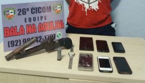 Imagem da notícia - Polícia Militar, por meio da 26ª Cicom, detém assaltante de ônibus e recupera celulares roubados