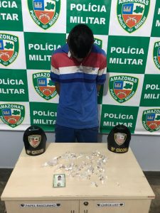 Imagem da notícia - Polícia Militar, através da 8ª Cicom, detém rapaz por tráfico de drogas na zona oeste de Manaus
