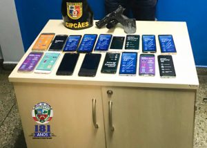 Imagem da notícia - Policiais militares da Companhia de Cães e Coe detém homem acusado de roubo em shopping da zona leste e Manaus