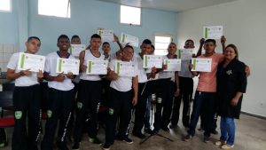 Imagem da notícia - Programa ‘Polícia Militar Formando Cidadãos’ capacita alunos em corte de cabelo masculino