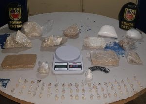 Imagem da notícia - Polícia Militar, através da Força Tática apreende adolescente infratora por tráfico de drogas na zona oeste de Manaus