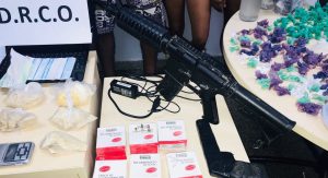 Imagem da notícia - SSP-AM prende nove pessoas e apreende dois menores com mais de 1 mil porções de drogas em Manaus