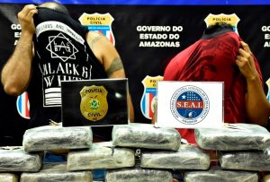 Imagem da notícia - Polícia Civil prende dupla e apreende 30 kg de maconha do tipo skunk durante ação na capital