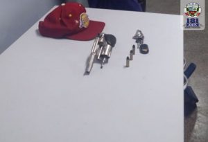 Imagem da notícia - Polícia Militar, por meio da 23ª Cicom, detém infratores em motocicleta com arma de fogo no bairro Parque Dez, zona centro-sul de Manaus