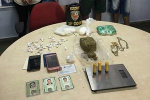 Imagem da notícia - Polícia Militar, por meio da 30ª Cicom, detém quatro pessoas por tráfico de drogas e um deles com arma de fogo no Val Paraíso, zona leste de Manaus