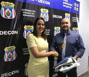 Imagem da notícia - Polícia Civil doa a instituições assistenciais roupas apreendidas em operação deflagrada no ano de 2017   