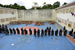 Imagem da notícia - Seap e Polícia Militar do Amazonas realizam procedimento de revista no CDPM