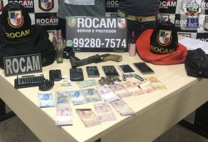 Imagem da notícia - Polícia Militar prende homem e mulher acusados de assaltar ônibus de linha na Torquato Tapajós