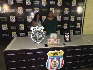 Imagem da notícia - Polícia Civil e Seaop prendem dupla em flagrante no momento em que iria transportar drogas para Itacoatiara