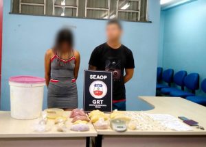 Imagem da notícia - Casal de namorados é preso por envolvimento com o tráfico de drogas no bairro Tancredo Neves, zona leste de Manaus
