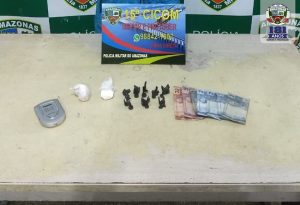 Imagem da notícia - Polícia Militar, através da 15° Cicom, prende jovem por tráfico de drogas no conjunto Osvaldo Frota, zona norte de Manaus