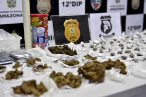 Imagem da notícia - PC prende trio envolvido com o tráfico de drogas, no bairro Flores