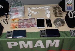 Imagem da notícia - Polícia Militar detém foragido da Justiça na zona oeste e infratores por porte ilegal de arma de fogo  e tráfico de drogas