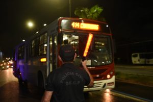 Imagem da notícia - Operação da SSP-AM faz abordagens em ônibus do transporte público e percorre terminais de integração
