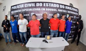 Imagem da notícia - Polícia Civil frustra roubo a empresário e prende bando em flagrante com arma de fogo e munições