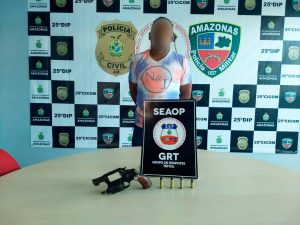 Imagem da notícia - Homem é preso pela Seaop após ser flagrado se livrando de arma de fogo durante abordagem