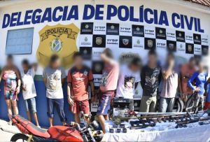 Imagem da notícia - Polícia Civil prende 17 pessoas por crimes distintos e apreende jovem, durante operação ‘Dark Side’, em Iranduba