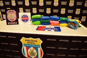 Imagem da notícia - SEAI e Denarc apreendem 15 quilos de entorpecentes e prendem quatro envolvidos com o tráfico de drogas
