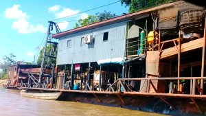 Imagem da notícia - Ipaam apreende dragas ilegais de Rondônia explorando ouro no Amazonas