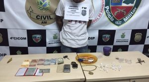 Imagem da notícia - Polícia Civil prende em flagrante homem com 24 trouxinhas de oxi no bairro Gilberto Mestrinho