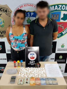 Imagem da notícia - SEAOP prende dupla com drogas escondidas em chocolate dentro de bolsa de bebê