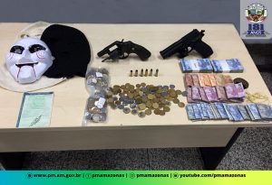Imagem da notícia - Polícia Militar por meio da ROCAM detém grupo de infratores que efetuou roubo a supermercado no Bairro Compensa