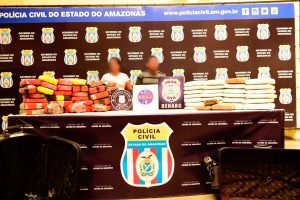 Imagem da notícia - Polícia apreende entorpecentes avaliados em R$ 800 mil em embarcações e prende casal envolvido com o tráfico de drogas