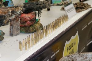 Imagem da notícia - Polícia Civil prende bando, apreende 140 kg de drogas e duas armas de fogo de uso restrito no quilômetro 12 da AM-353