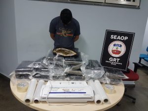 Imagem da notícia - SEAOP apreende droga com traficante em carro de luxo em conjunto da zona centro-oeste