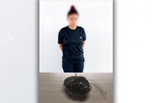 Imagem da notícia - Jovem é presa ao tentar entrar no Ipat com porção de maconha escondida nos cabelos