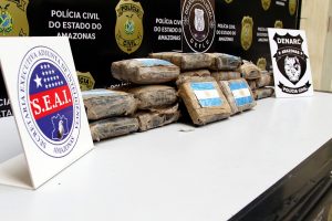Imagem da notícia - Equipes da Seai, Denarc e Deflu apreendem 20 kg de maconha do tipo skunk em embarcação no Porto Privatizado de Manaus