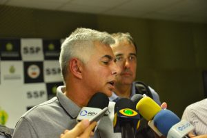 Imagem da notícia - Operação Navalha prende delegada e narcotraficante e apreende armas e R$ 17 mil