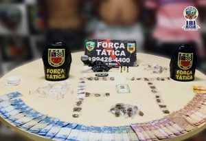 Imagem da notícia - Polícia Militar flagra trio com arma e droga no bairro União