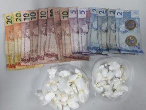 Imagem da notícia - Policiais da 2ª Cicom prendem trio suspeito de tráfico de entorpecentes