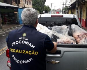 Imagem da notícia - Procon Amazonas apreende 672 kg de carnes vencidas e lacra mercadinho na zona leste de Manaus
